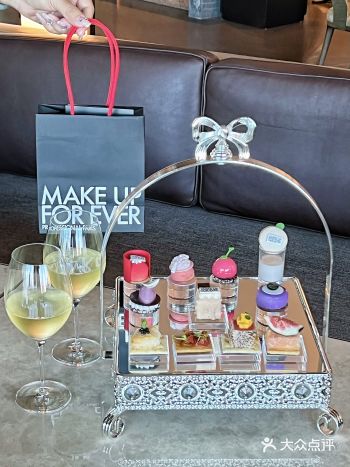 西安五星酒店高空浪漫彩妆联名下午茶