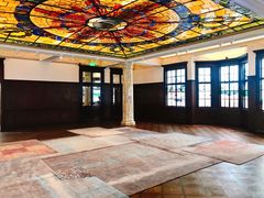 -Nathalie Djurberg与Hans Berg“牛皮纸包裹的月亮”-Prada荣宅当季展览