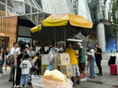 -詹爷爷乌节路街头冰淇淋