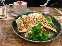 荞麦冷面配蟹肉沙拉-FLOVIE FLORIST CAFE