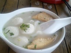 至潮鱼蛋片头河-翠华餐厅(山顶道店)