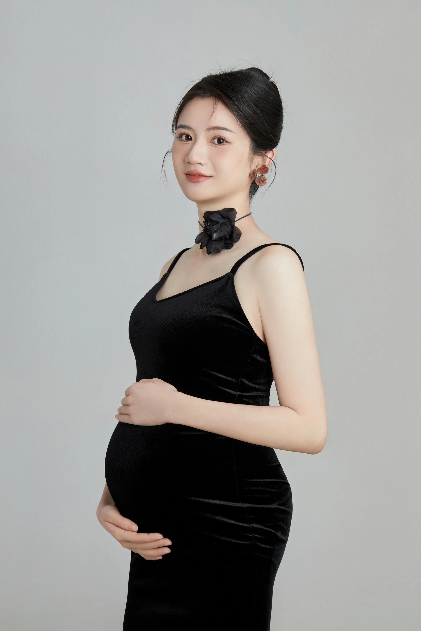 美妇妈妈怀孕受精