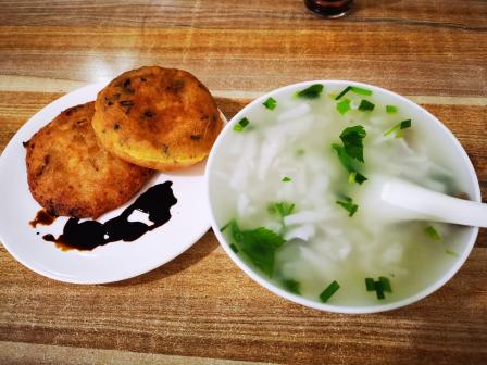 老宁德锅边糊-"普通普通,锅边味道凑活,油饼不好吃,炸太.