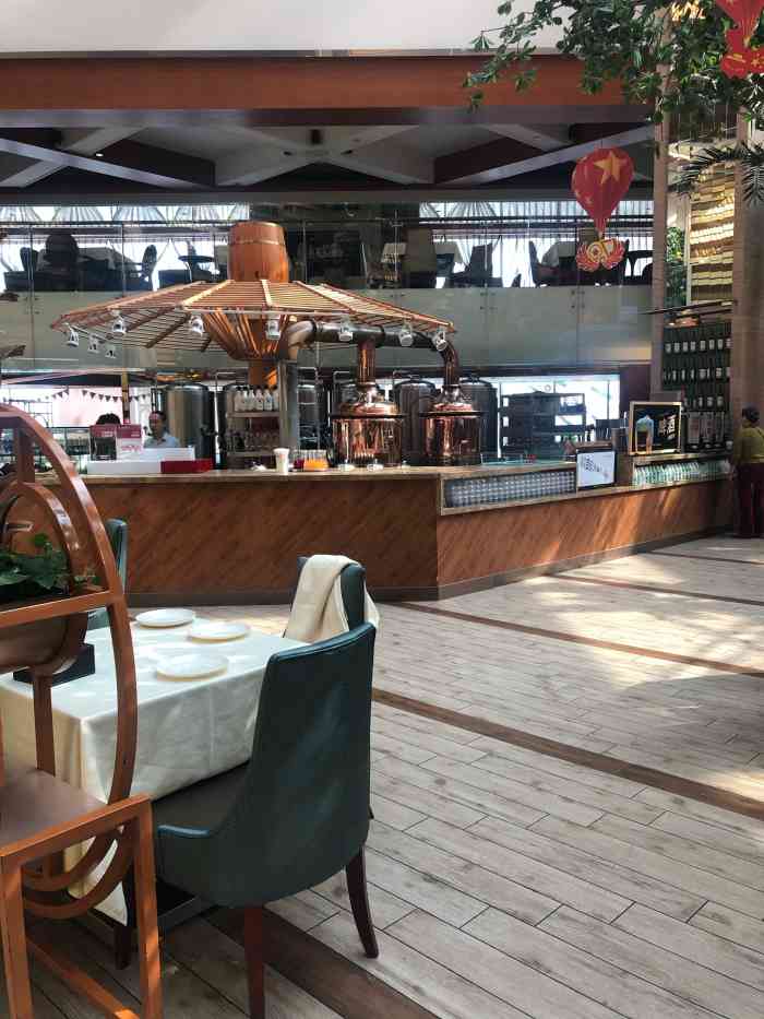 仁和春天美食荟(仁和春天广场店)-"工作日中午去的,环境不错,敞亮也不