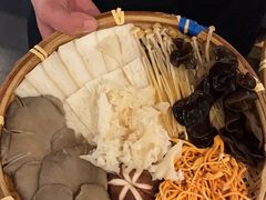 -尚尚仙·酸汤猪手·猪肚鸡火锅(华联万柳购物中心店)