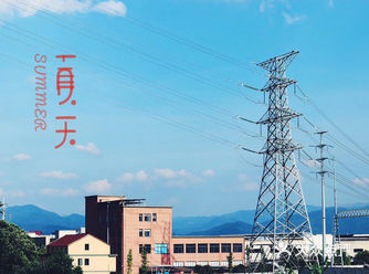 摘一颗或剪一串井水一洗玫瑰味葡萄甜的沁人心脾流云掠过