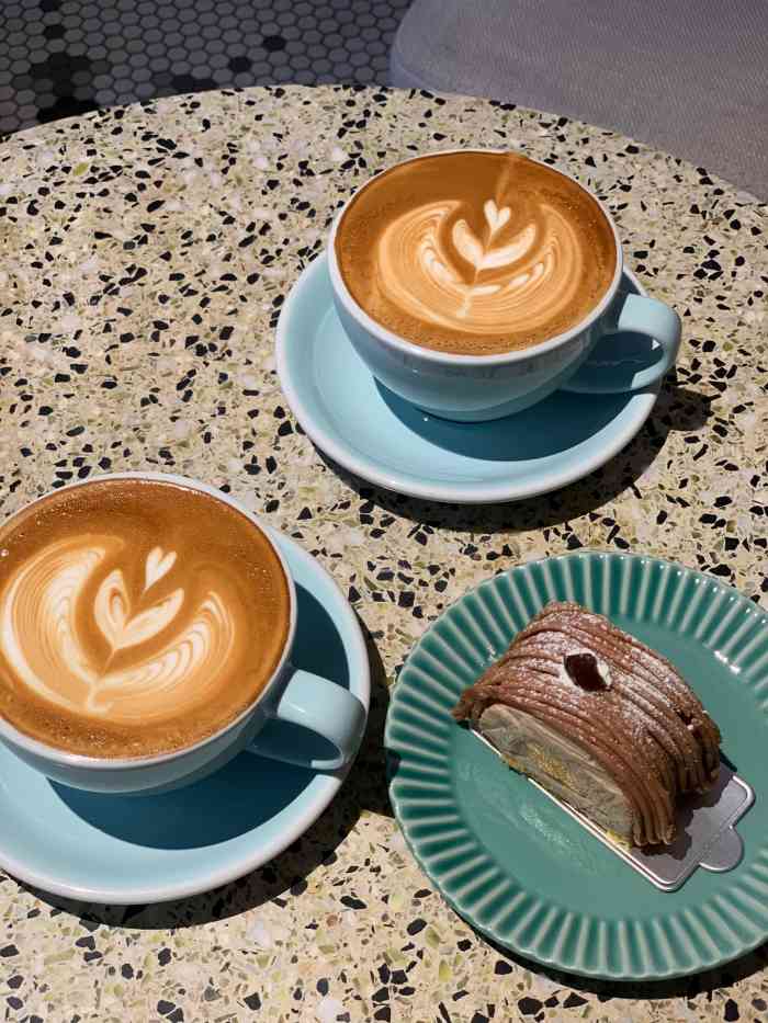 drops咖啡工作室(复兴中路店)-"和一家花店共享入口,不注意看的话可能