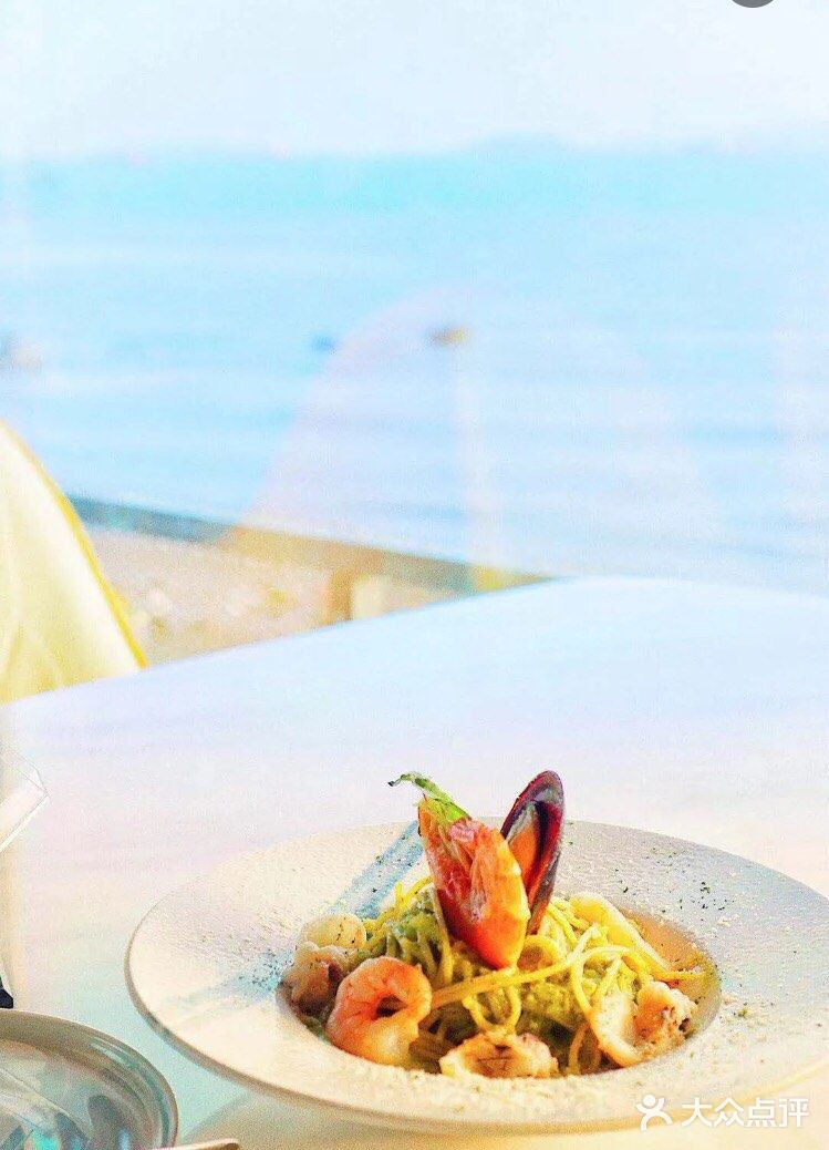 西餐厅+酒吧模式 曾厝垵天桥旁海边 厦门的海景餐厅之