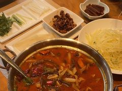 -娜仁图雅蒙古美食村(33小镇店)