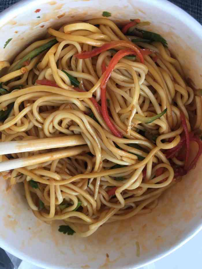 打分 「记忆中的鸡丝凉面」 味道很好,点的大份外卖 量还可以,鸡丝