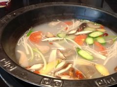 菌菇锅-宽板凳老灶火锅(簋街店)