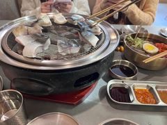 -围炉肉舍•炭烤活鳗•丹东海鲜烤肉(步行街店)