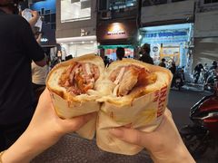 -Bánh Mì Huynh Hoa