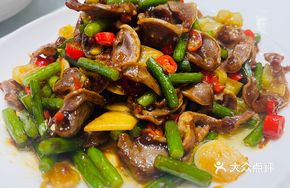 Stir-fried Chicken Gizzard with Garlic Shoots