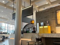 -成都中升之星奔驰4S店