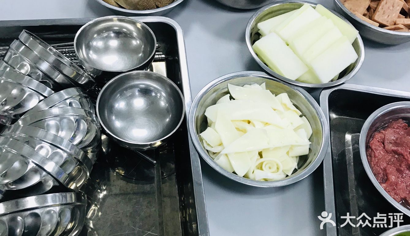 自制火锅，真的是要用高汤才好吃，自己烫火锅就是巴适