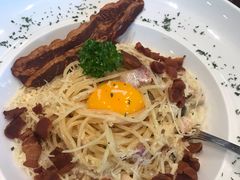 -Chom Cafe and Restaurant