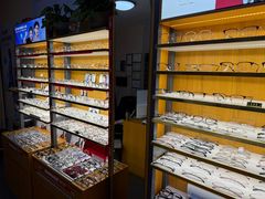 -优医视平价眼镜蔡司依视路折扣工厂店(十里堡店)