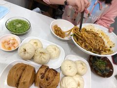 -李与白包子铺(桐梓林店)