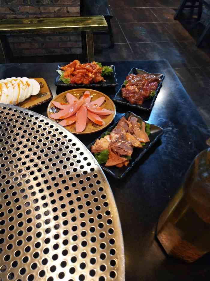 七味真火火盆烧烤(烤肉)-"这家火盆烧烤真心不错,里面都是小方桌,用.