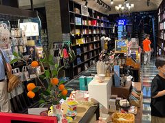 -钟书阁(松江泰晤士小镇店)