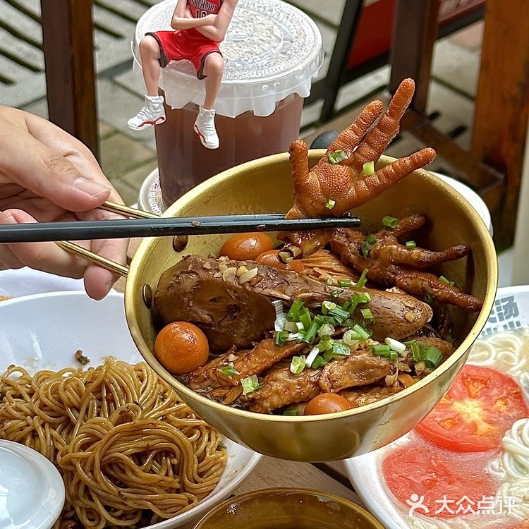 义乌的！好吃哭了[流泪]必须是南昌拌粉➕瓦罐汤！