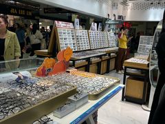 -美式眼镜·授权蔡司.依视路.尼康.豪雅.明月(人民广场店)