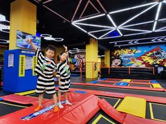 -爱蹦iBOON蹦床运动馆(江汉店)