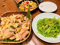 -老滇山寨•云南特色菜•地方菜•民族风情歌舞表演(金碧店)