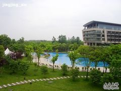 俯瞰露天泳池-上海佘山茂御臻品之选酒店(原佘山艾美酒店)