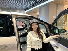 -小鹏汽车体验中心(苏州龙湖狮山天街店)