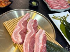 -臻牛烤肉