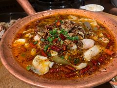 香辣酸菜黑鱼火锅-云海肴·汽锅鸡·云南菜(美罗城店)