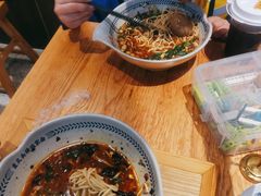 -呼啦面馆·头牌豌杂面(爱琴海店)