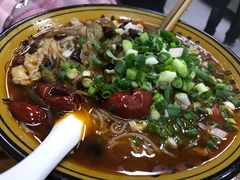 酸菜肉丝米线-小麻抄手(共建路店)