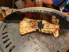 烤熟的猪五花-西塔老太太泥炉烤肉(万柳华联店)