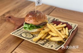 Signature American Beef Cheeseburger