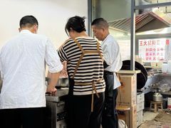 -黄阿姨锅贴大王(万航渡路店)