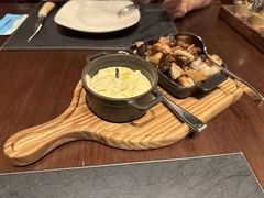 -恰餐厅及酒吧 CHAR Bar & Grill (北京丽都皇冠假日店)
