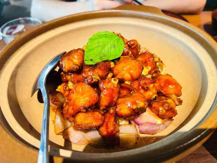 青年餐厅(万象城店)-"前些日子聚会来的这家,餐厅装修风格挺不错.