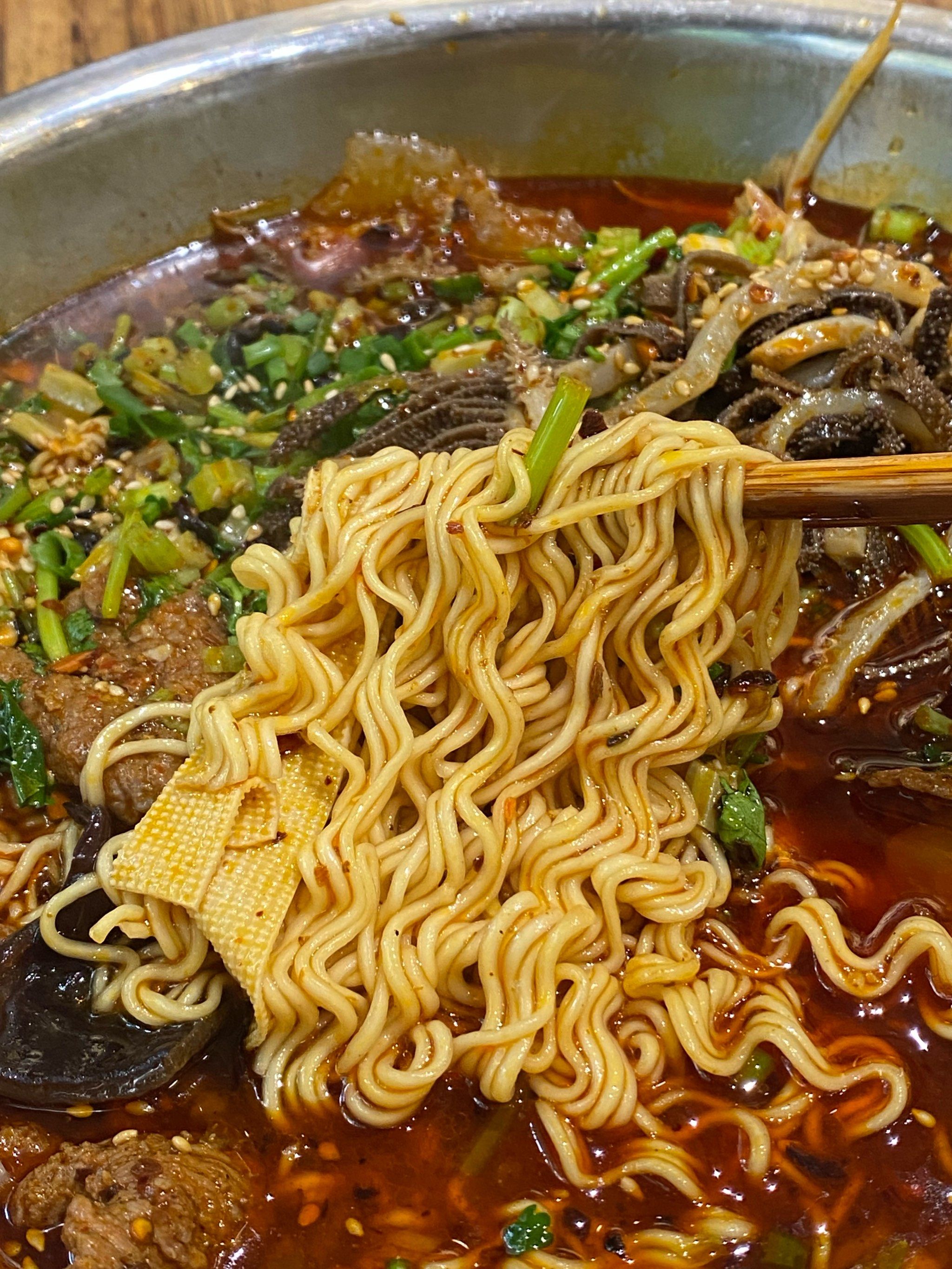 泡面真的是万物之魂!冒菜是一个人的火锅