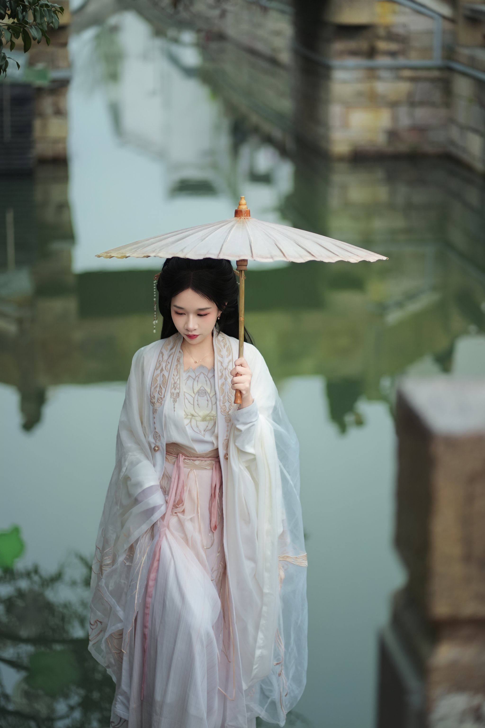 撑伞漫步汉服情