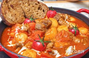 Tree Tomato Sour Soup Beef Short Ribs Pot with Sour Bread