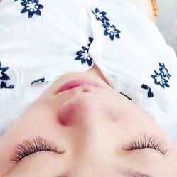 米卡美甲沙龙-EMILY艾枚莉美甲美睫·美颜·现磨咖啡