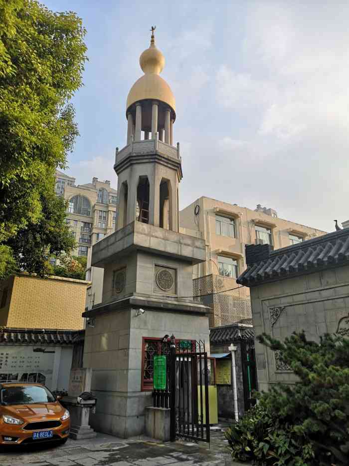 草桥清真寺-"位置在红土桥老的草桥锅贴店的旁边,吃过锅.