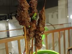 -山野的朋友露营炭火烤肉