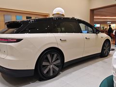 -理想汽车(世纪汇店)