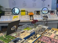 -天空之镜眼镜店蔡司依视路配镜授权零售店(望京颐堤港店)