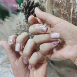 -花岐款式专研健康美甲沙龙
