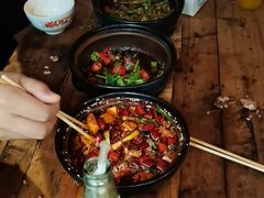 -有红鸡毛店·砂锅菜(抚琴夜市店)
